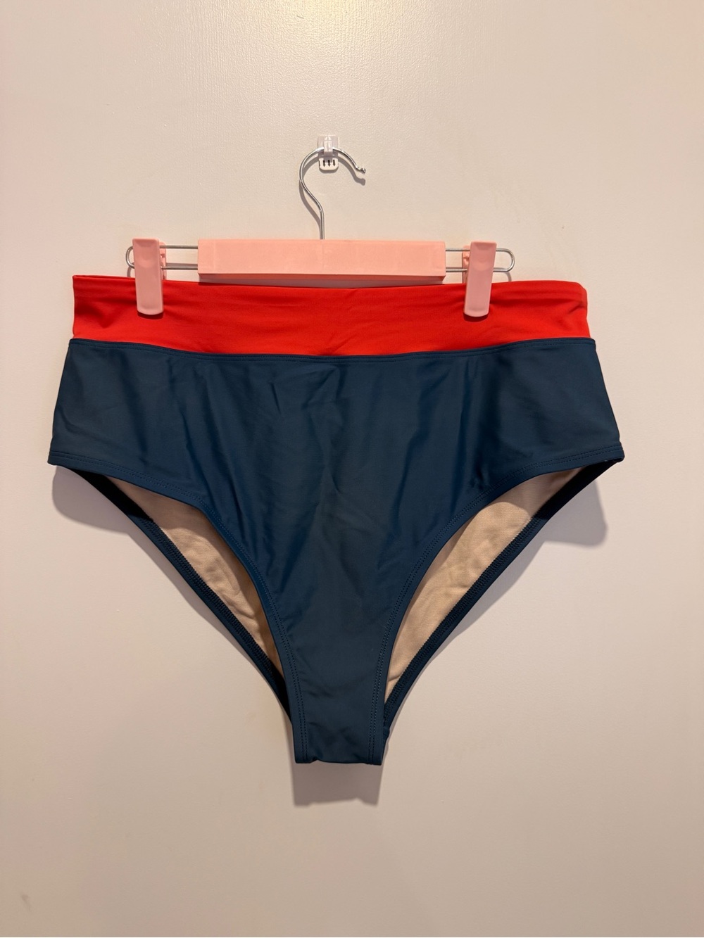 Cupshe Two-Tone High-Waist Bikini Bottoms in Navy and Red